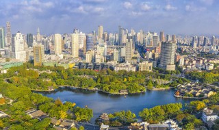 月湖在哪个城市 月湖坐落在城市东郊不远的地方那里风景优美景色宜人