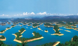 新安江水库泄洪口在哪（新安江水库泄洪鱼飞奔）