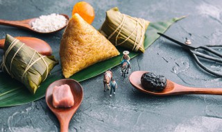 为什么包粽子纪念屈原 包粽子纪念屈原的故事