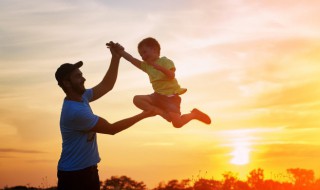 关于父亲的感人句子（关于父亲的语句感人）