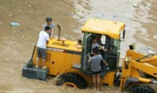 遭遇洪水如何自救逃生（遭遇洪水如何自救逃生图片）