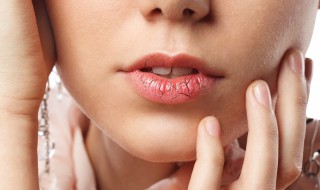 口水为什么会让嘴唇越来越干 口水为什么会让嘴唇越来越干燥