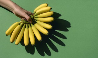菠萝和香蕉可以一起吃吗 菠萝怎样好吃
