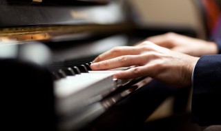 张艺兴一个人歌词下载 张艺兴一个人歌曲