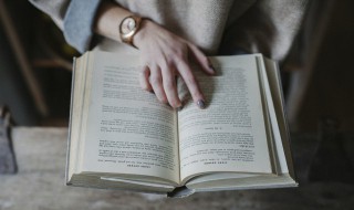 100句经典歌词句子（100句经典歌词句子大全）