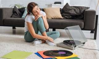 空城歌词（空城歌词表达的是什么）