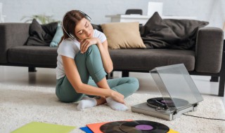 无问西东歌词（无问西东歌词解析）