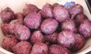 怎样做软糯的紫薯丸子呢（紫薯丸子怎么做好吃又简单）