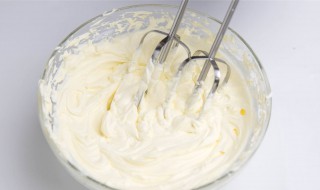如何做奶油要简单的（如何做奶油简单的做法不用黄油）