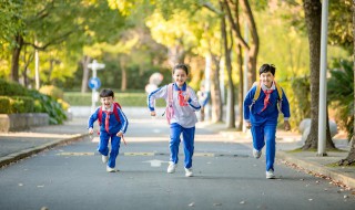 适合小学生讲的英雄故事 适合小学生讲的英雄故事王二小