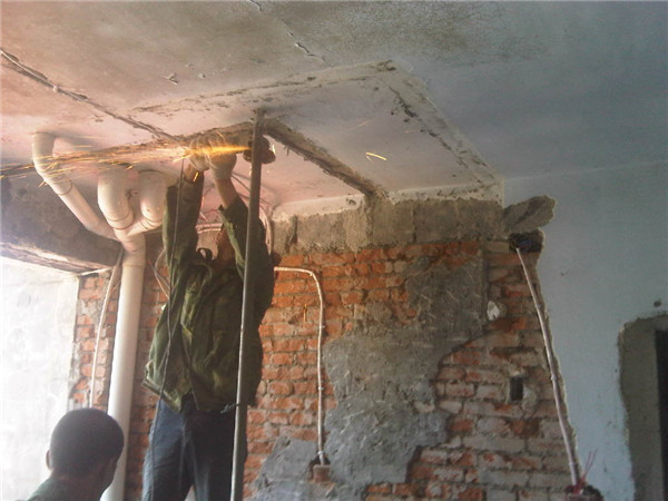 旧房装修应该怎么清理墙皮 旧房墙面怎么铲除