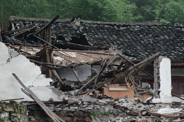 农村房屋倒塌怎么办（农村房屋倒塌怎么办不动产证呢）