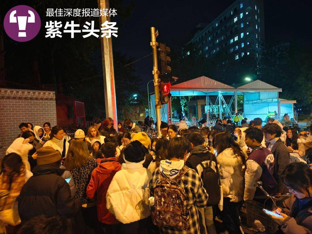 对话被清北人大学子“争抢”的鹅腿阿姨：走红后压力大，暂停出摊两天，明晚继续营业