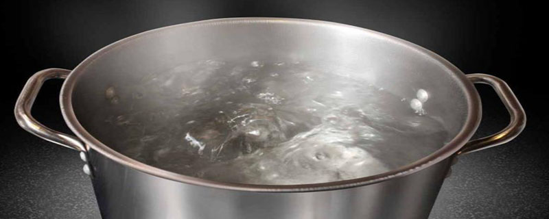 盐水沸点为什么比水高 盐水沸点为什么比水高一些