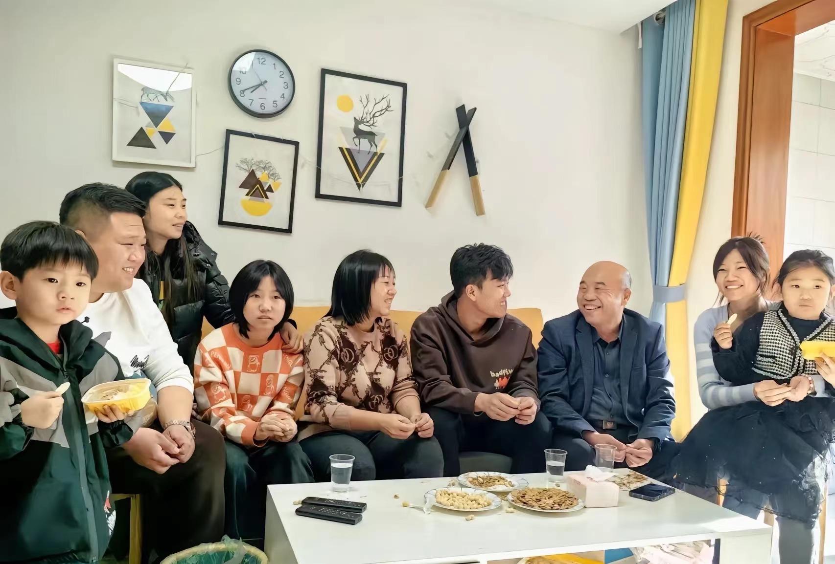 “亿万富豪”寻子路：25年间曾多次被骗，对大儿子也有愧疚