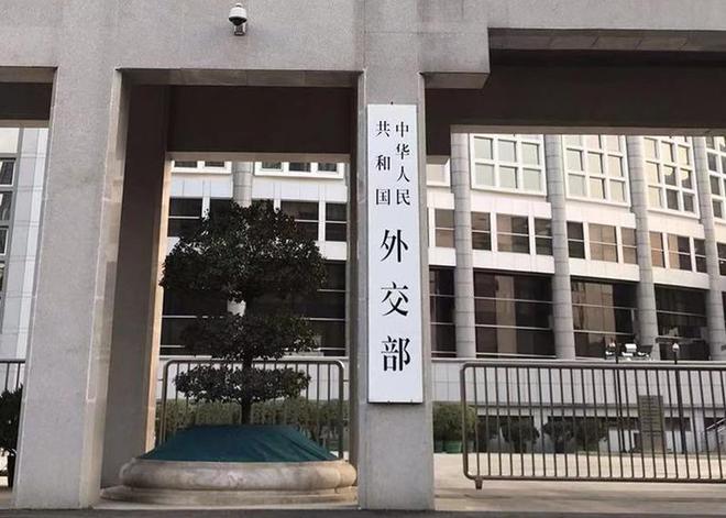 外交部发言人就瑙鲁政府宣布同台湾“断交”、外交部发言人就瑙鲁政府宣布同台湾“断交”、愿同中国复交答记者问愿同中国复交答记者问