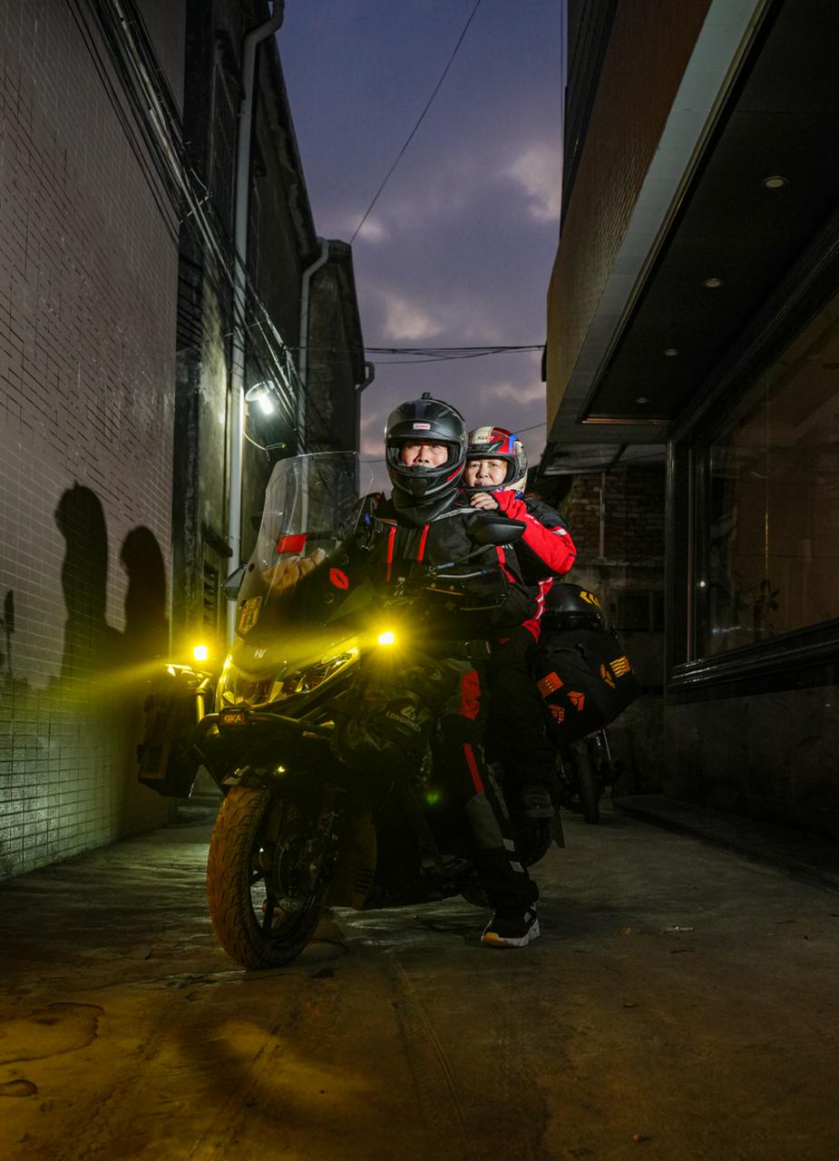 湖南夫妻春节骑摩托返乡，1个多月后才到家：途中遭遇重大意外