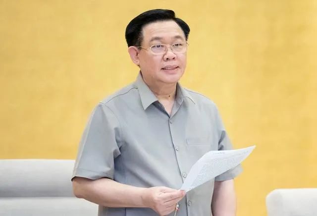 新华社快讯：张氏梅辞去越共中央书记处常务书记职务