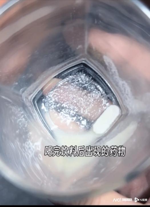 海底捞二手饮品中喝出药丸（在海底捞吃到变质食品怎么办）
